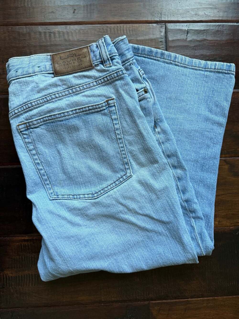 Lauren Jeans Co. Ralph Lauren Women's Size 12 Light Wash Denim Capri Jeans
